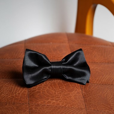 Black satin bow tie - product image
