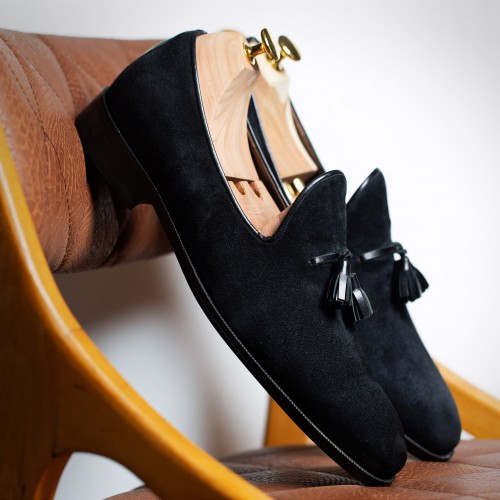Μαύρα καστόρινα παπούτσια με φουντάκια - product image
