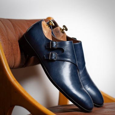 Μπλε δερμάτινα παπούτσια με αγκράφες - product image
