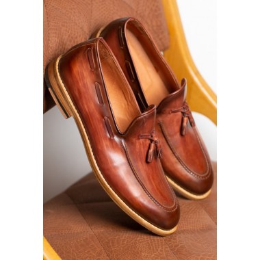 Καφέ δερμάτινα παπούτσια με φουντάκια - product image