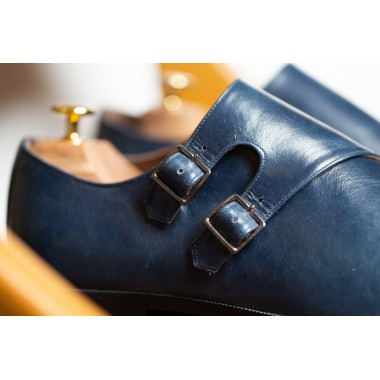 Μπλε δερμάτινα παπούτσια με αγκράφες - product image