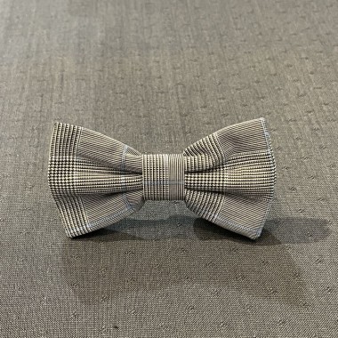 White and black plaid bow tie - product image